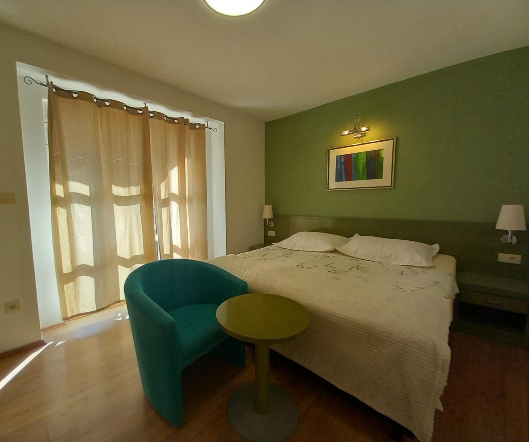 Apartmani Mistral Макарска Номер фото