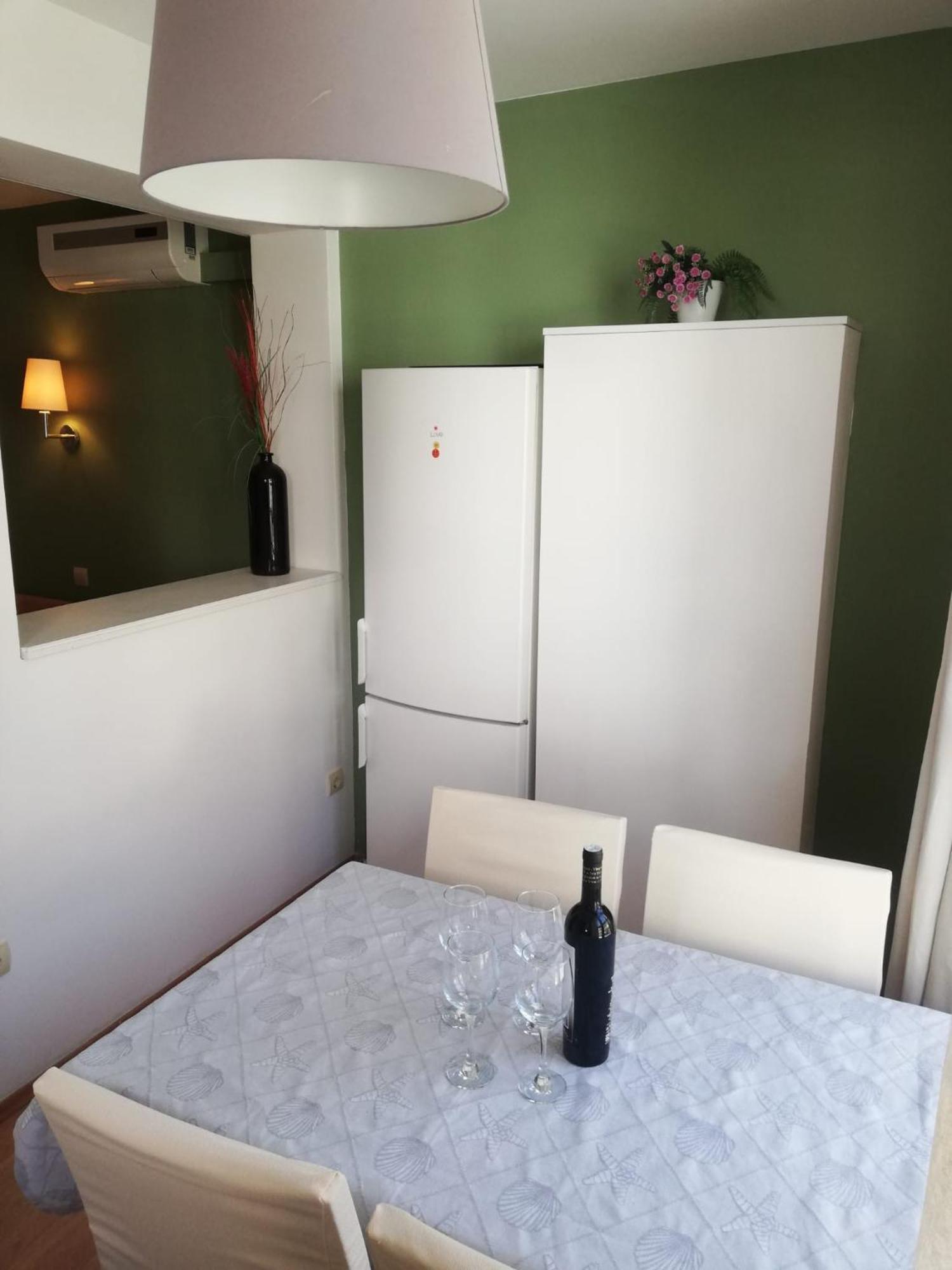 Apartmani Mistral Макарска Номер фото